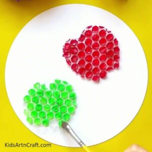 DIY Bubble Wrap Apple Artwork Craft For Kids - Kids Art & Craft
