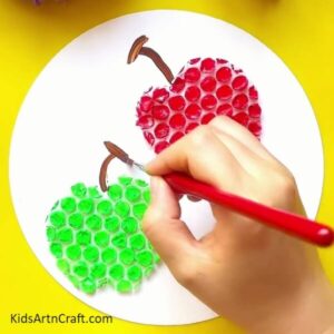 DIY Bubble Wrap Apple Artwork Craft For Kids - Kids Art & Craft