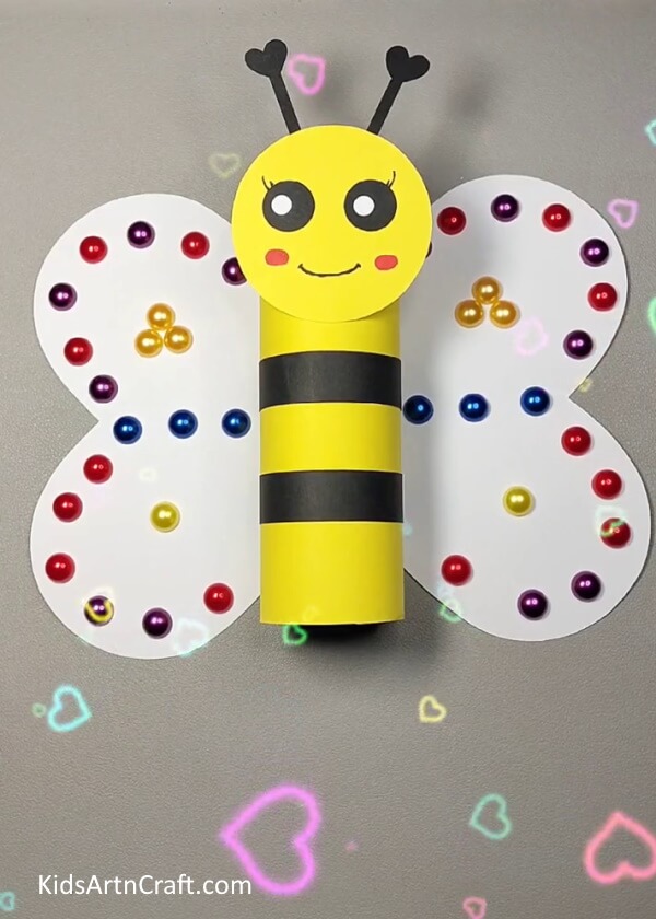 Creating a Bee Artwork From Cardboard Roll