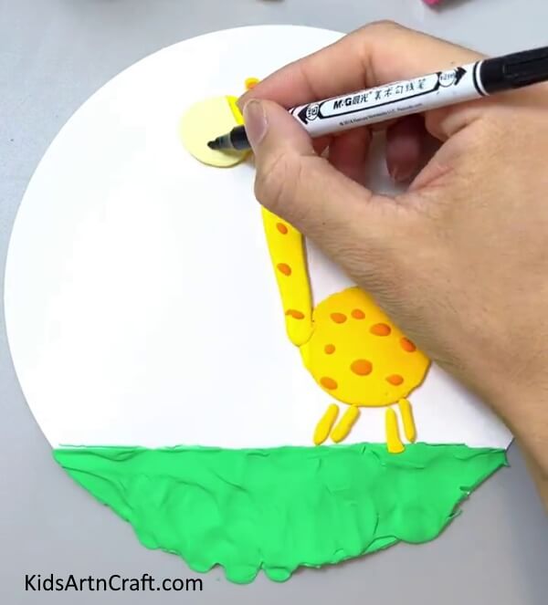 Making Mouth Of Giraffe - A walkthrough for kids on producing a Clay Giraffe