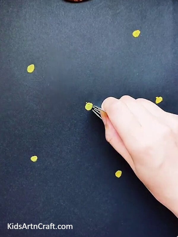 Now start scratching with the key- Making Beautiful Art with Dandelions - Perfect for Kids
