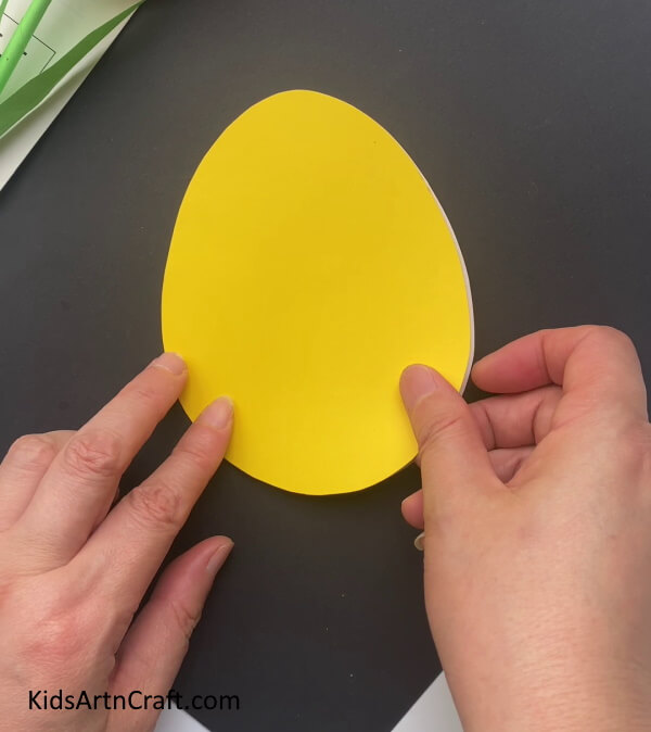 Cutting Yellow Paper Egg - Lovely Dragon Project Put Together Inside An Egg Made Of Paper