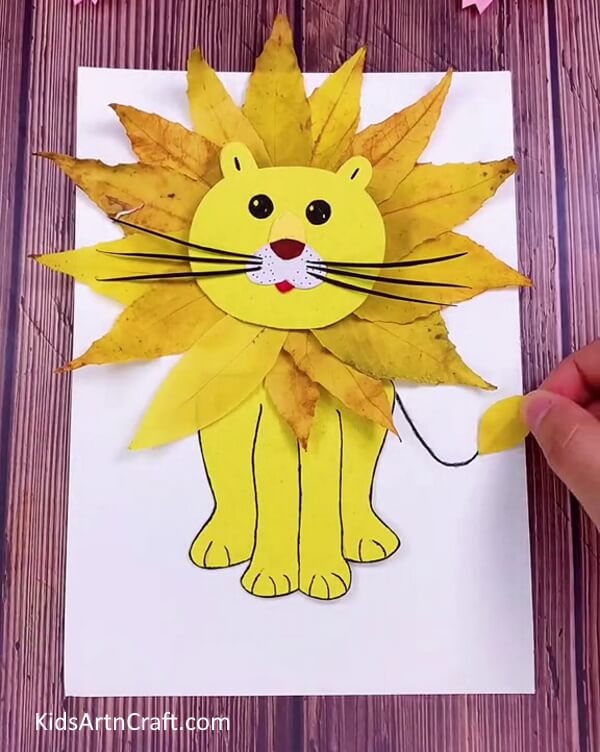 Adding A Leaf To The Tail-Realize a Lion Craft Quickly With Leaves From Autumn At Home