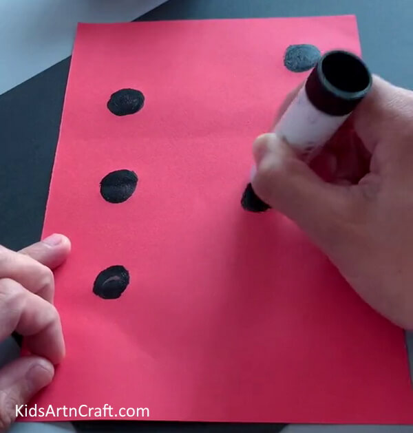 Create Black Circles with marker for Ladybug Craft Tutorial for School