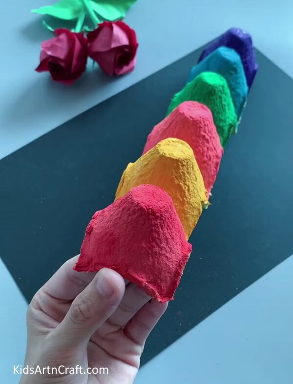Getting The Colorful Caterpillar's Body - This guide will teach kids how to craft a DIY Caterpillar. 