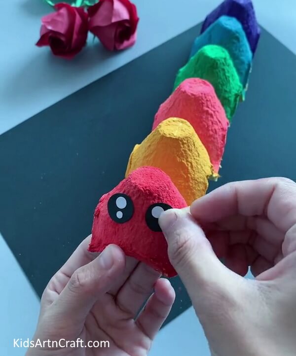 Making Eyes Of The Caterpillar - Do-it-yourself Caterpillar project with waste material for the young ones.