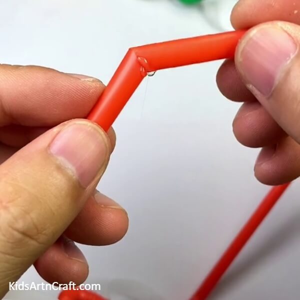 Finishing The Eye Glass- Learn the steps to craft Eye Glasses from a Plastic Bottle and Straw with this tutorial. 