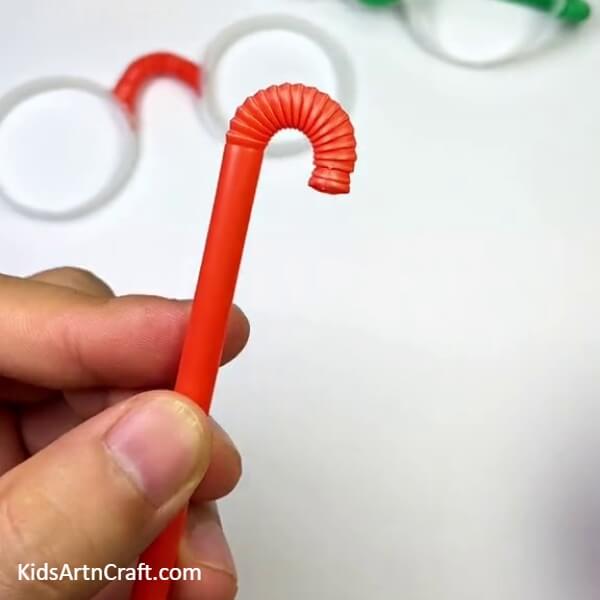 Making The Holders Of The Eye Glass- Check out this tutorial to build your own Eye Glasses from a Plastic Bottle and Straw piece by piece. 