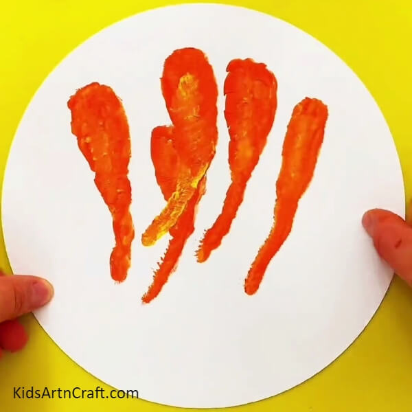 Rotating The Sheet - An amusing activity for the kids: painting a handprint-carrot in a basket.