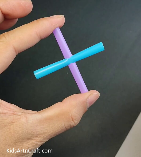 You will get a Plus Sign by Inserting Two Small Straws- DIY Straw Fan - An Effortless Tutorial for Young People 