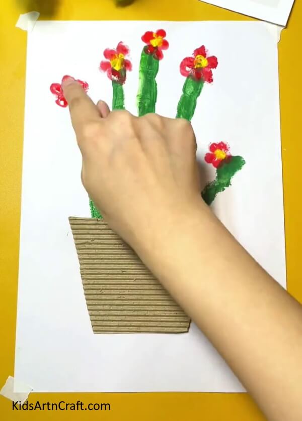 Making Flowers On All the Fingers- Get the kids involved in creating their own Cactus handprint masterpiece at home. 