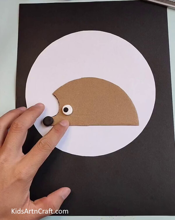 Let Nose and Eyes Dry-Instructions for Creating a Hedgehog Leaf Craft for Youngsters