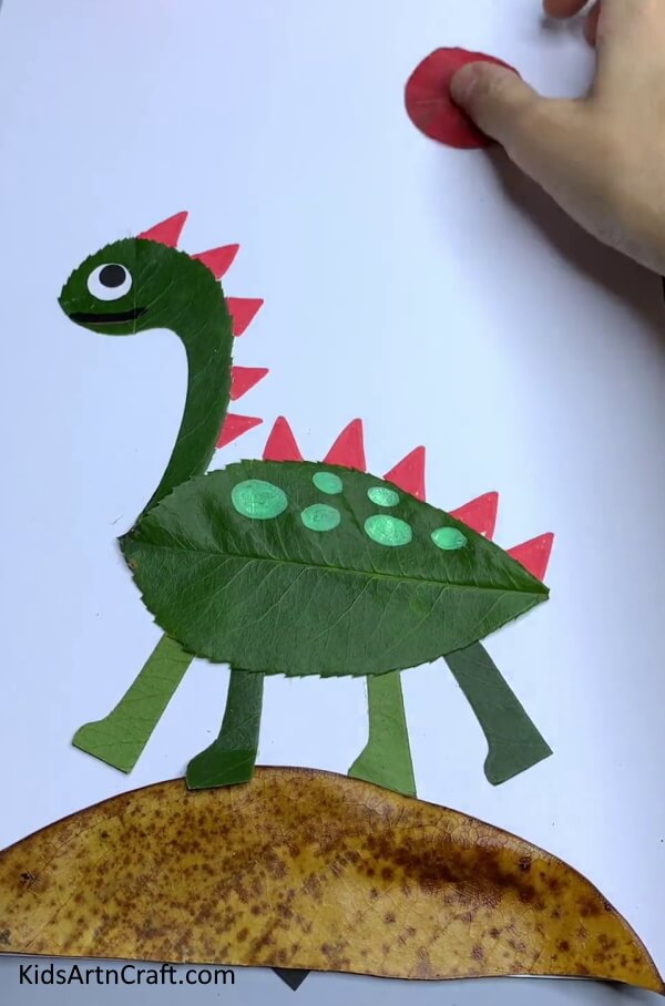 Making Features of Dinosaur - Constructing a Leaf Art Dinosaur - A Step-by-Step Tutorial for Children