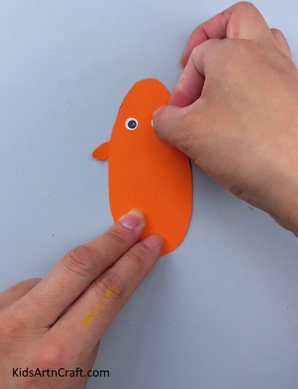 Pasting a Pair Of Eyes- A Tutorial for Kids to Create a Relocatable Egg Craft With a Tiny Chick 