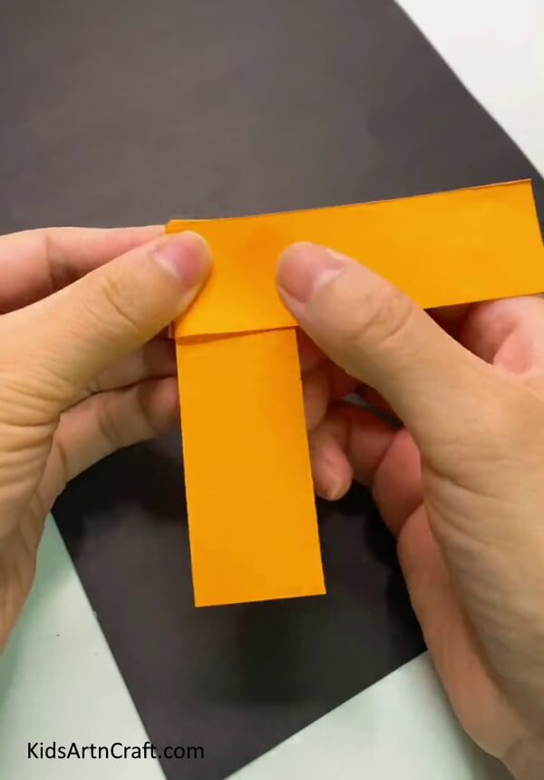 Making Overlapping Folds-Home-made moving paper tiger project for kids