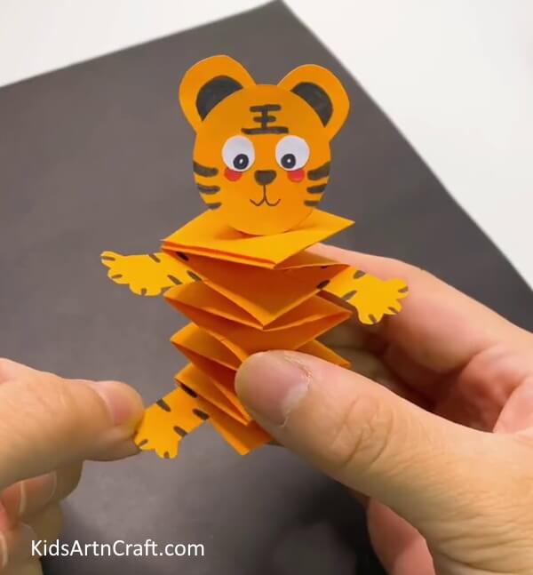 Completing The Limbs. Children can craft a moving paper tiger on their own.