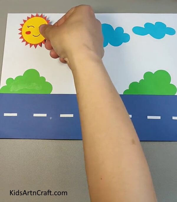 Pasting Paper Sun-. A DIY paper car landscape project for children.