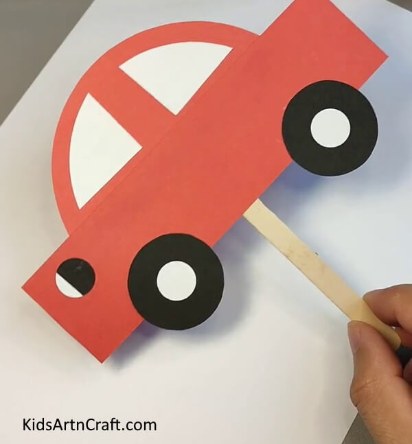 Pasting Popsicle Stick-A step-by-step guide to drawing a paper car scenery for kids.