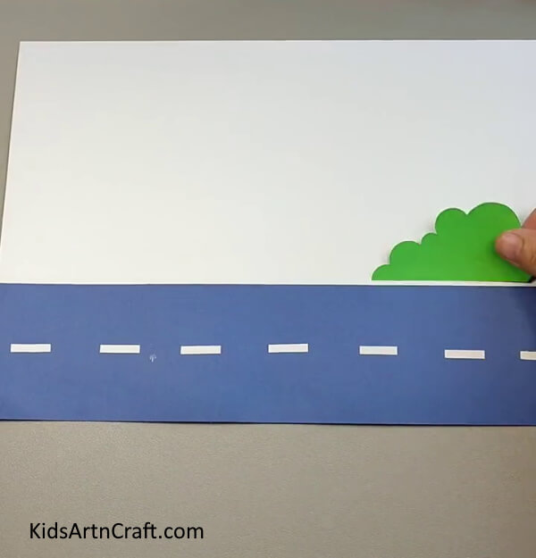 Making Green Paper Bushes-Tutorial for kids to make a paper car landscape on their own. 