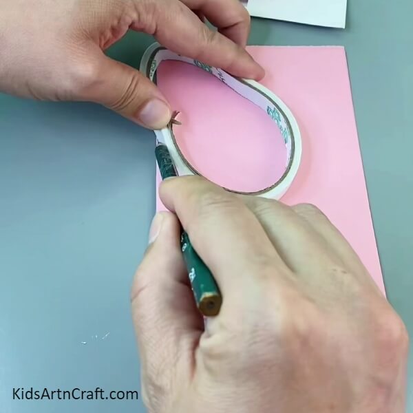 Outlining A Tape Roll- Crafting a paper crown with the kids