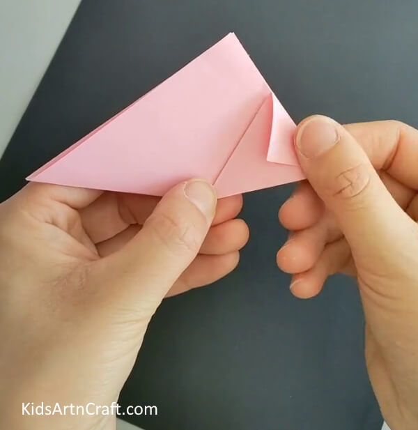 Folding The Top Of Kite- Through a DIY tutorial, you can find out how to make a Kusudama Paper Flower Origami. 