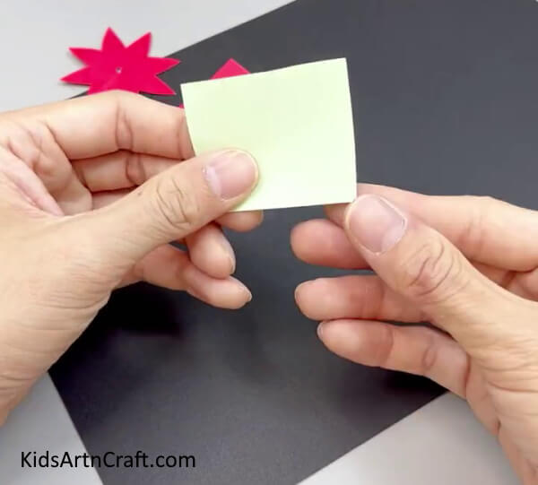 Getting The Yellow Paper - Instructions for assembling a Paper Flower Ring for children