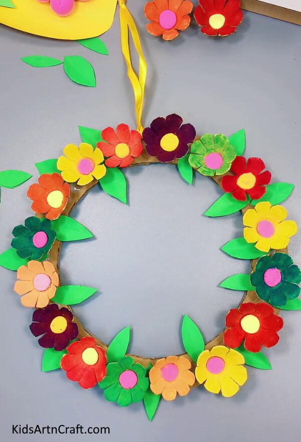 Completing The Flower Wreath - Hang a Handmade Egg Carton & Paper Flower Wreath in Your Home