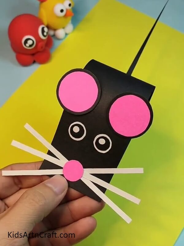 Lovely black and white mouse- Let the children design a Paper Mouse craft 