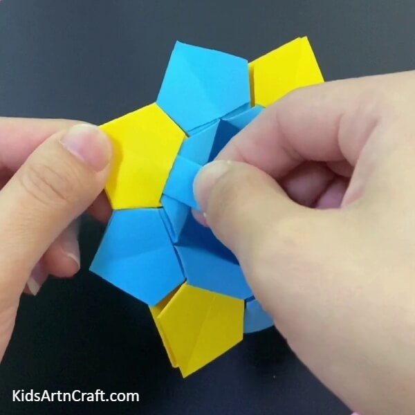 Stick The Handle On One Side Of The Basket-DIY Tutorial To Make A Paper Origami Basket For Kids