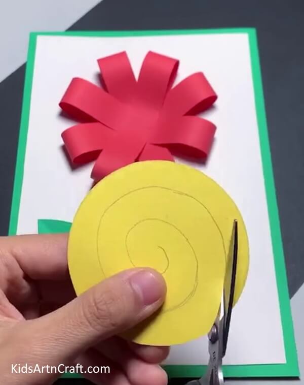Cutting Pollen From Yellow Color Paper- How to Make a Paper Strips Flower: A DIY Guide 