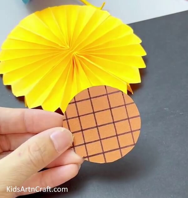 Drawing Check Pattern On Brown Circle - Producing Sunflower Paper Art and Crafts with Kids