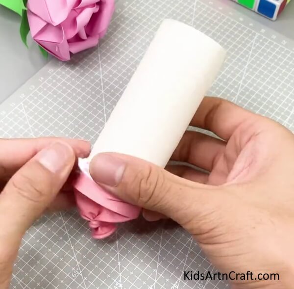 Covering End Of Toilet Paper Roll With Balloon - Follow this tutorial to craft a joyful party popper