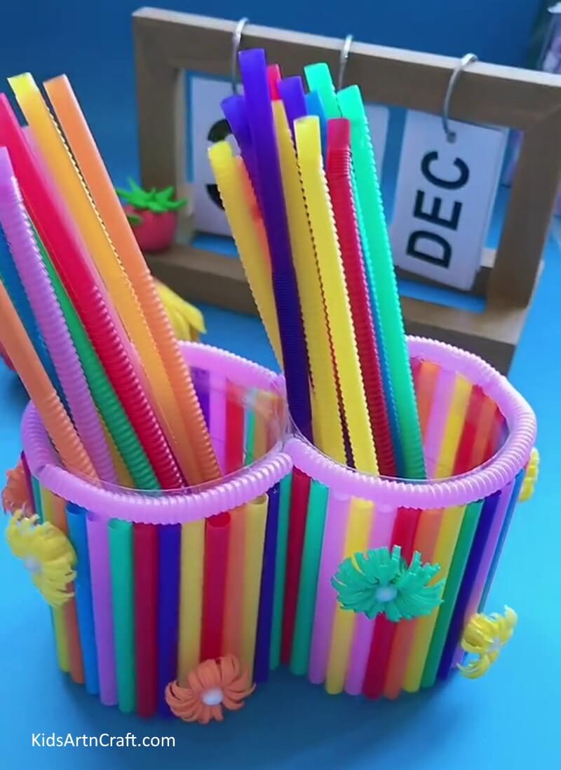 DIY Pencil Holder Is Ready To Hold Stationery Items- Assemble your own pencil holder using plastic bottles and pipe cleaners.