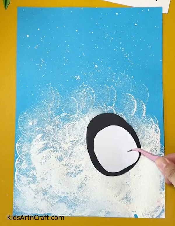 Make Another Oval With White Craft Paper-A detailed guide to making a penguin craft with your children. 