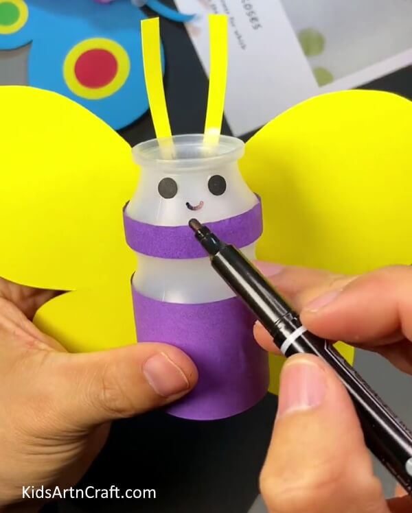 Drawing mouth of bee. Plastic Bottle and Paper Bee Craft for children