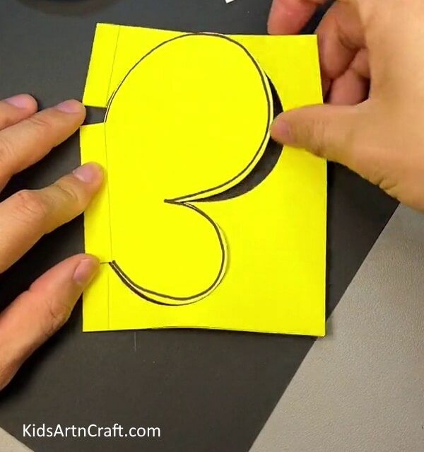 Cutting bee's wing out from yellow paper. Step-by-Step guide Craft for beginners