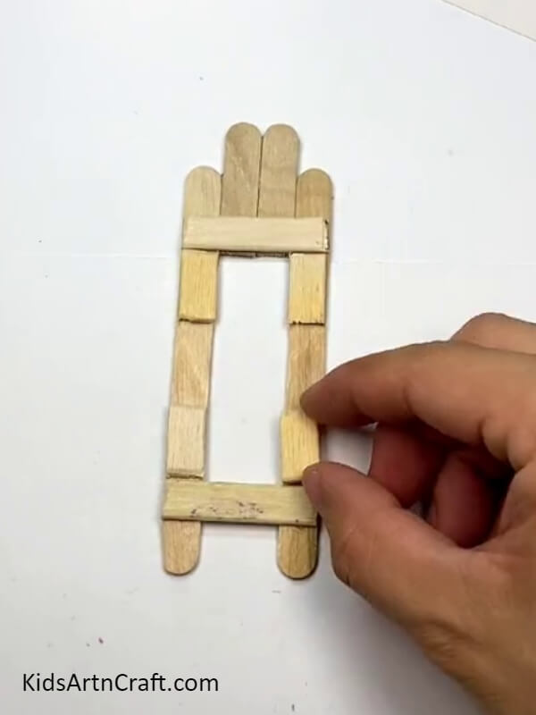 Placing the smallest pieces on the sticks - A Tutorial on Constructing Toys with Popsicle Sticks for Beginners