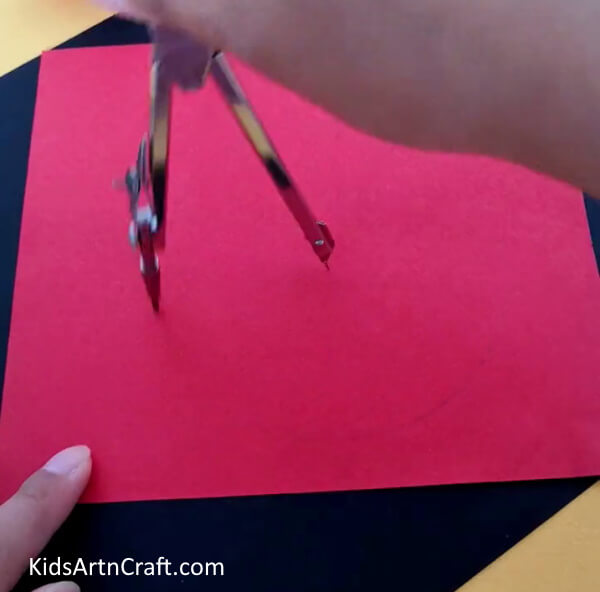 Making A Circle - Make a rainbow-colored paper snail craft for children.