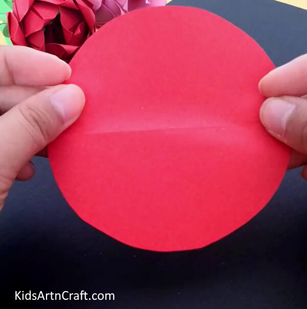 Cutting The Circle - Put together a paper snail craft in a range of colors for kids.