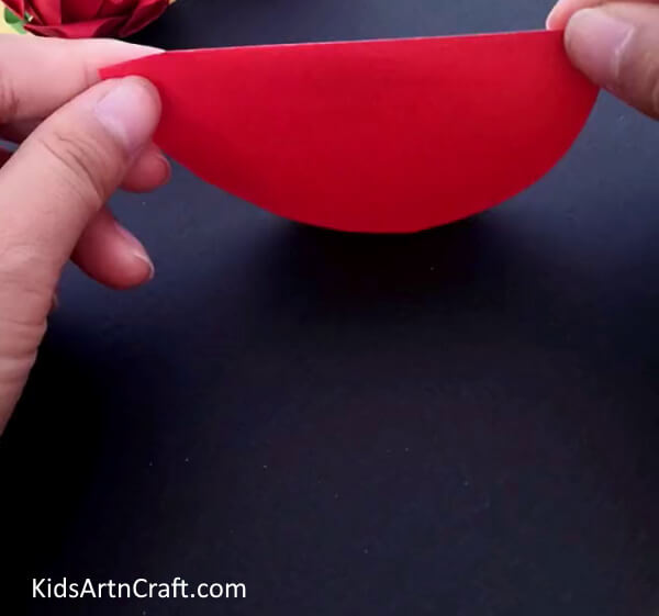 Folding Circle Into A Semi-Circle - Produce a rainbow-hued paper snail craft for little ones.