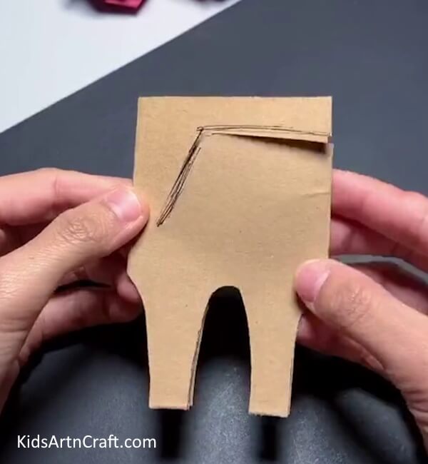 Cut Out The Outline - DIY reindeer puppet Christmas craft using a cardboard roll!