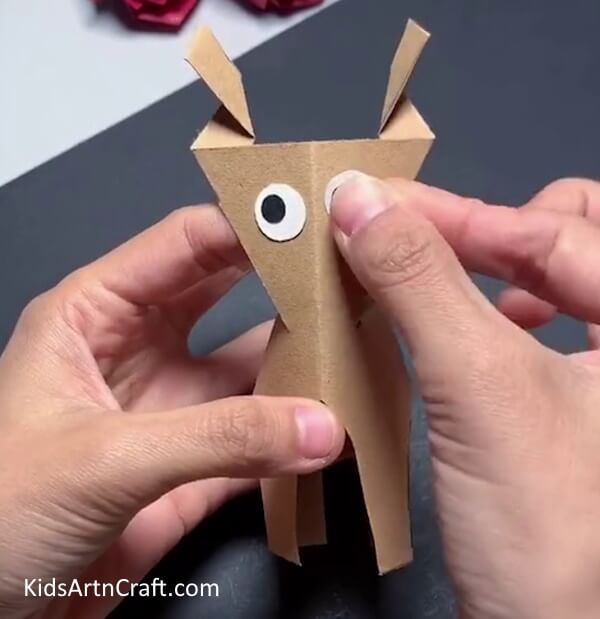 Making Eyes - Make a festive reindeer puppet for Christmas with a cardboard roll!