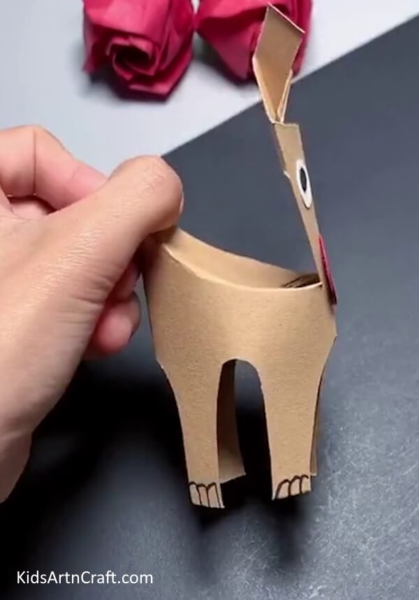Drawing Toes - Construct a reindeer puppet Christmas art piece using a cardboard tube!
