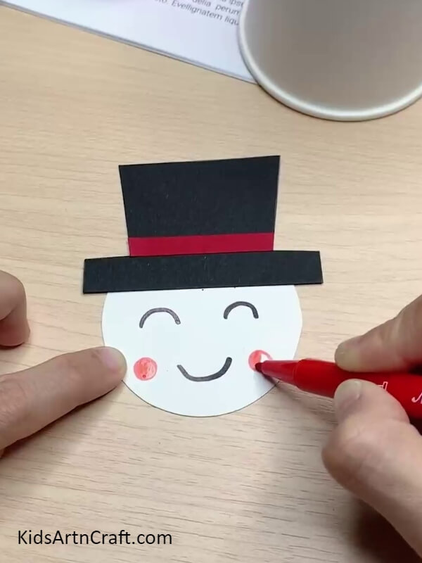 Making the Face of the Snowman- This tutorial will help kids construct a snowman from paper cups. 