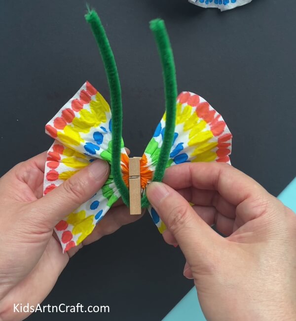 Making Antennas Using Pipe Cleaners - Create a Butterfly Project with Repurposed Tissue Paper for Kids