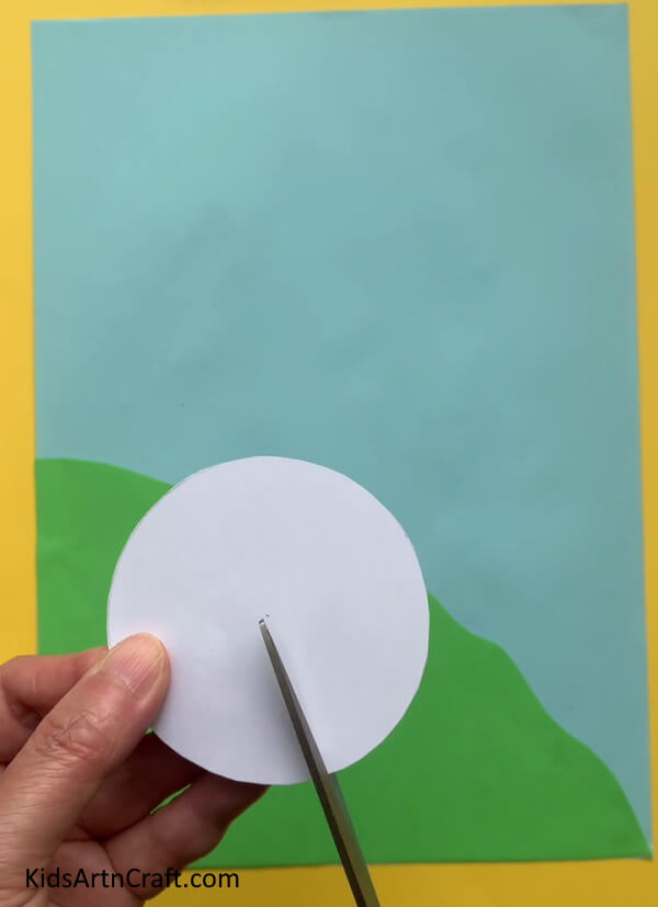 Making A Cut On White Circle A straightforward chicken-related craft for youngsters 