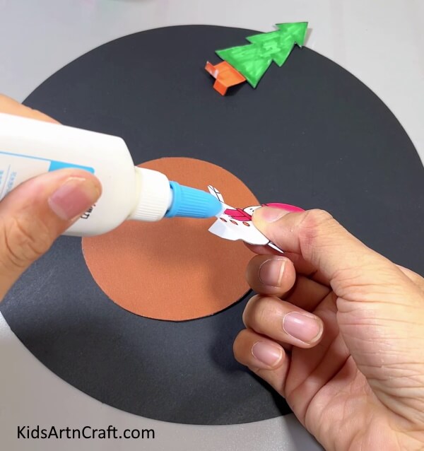 Making Stand Of Snowman And Tree - Easy holiday crafts for children to make at the home