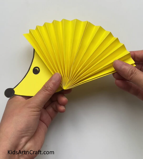 Pasting Sides - Making a Hedgehog Project with Paper Easily for Youth