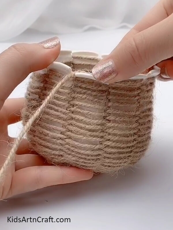 Finishing The Jute Weaving- An Easy Idea for Weaving a Jute Flower Basket for Beginners 