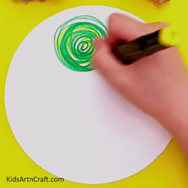 Making a spiral from yellow marker/sketch pen- A simple lesson plan for kids to master Kandinsky's circular tree scenery painting 